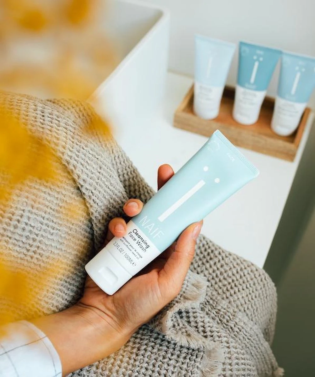 Naïf Gezichtsreiniger - Face Wash 100ml - Gezichtsverzorging - Met Natuurlijke Ingrediënten 6 Naïf Gezichtsreiniger - Face Wash 100ml - Gezichtsverzorging - Met Natuurlijke Ingrediënten - Afbeelding 6