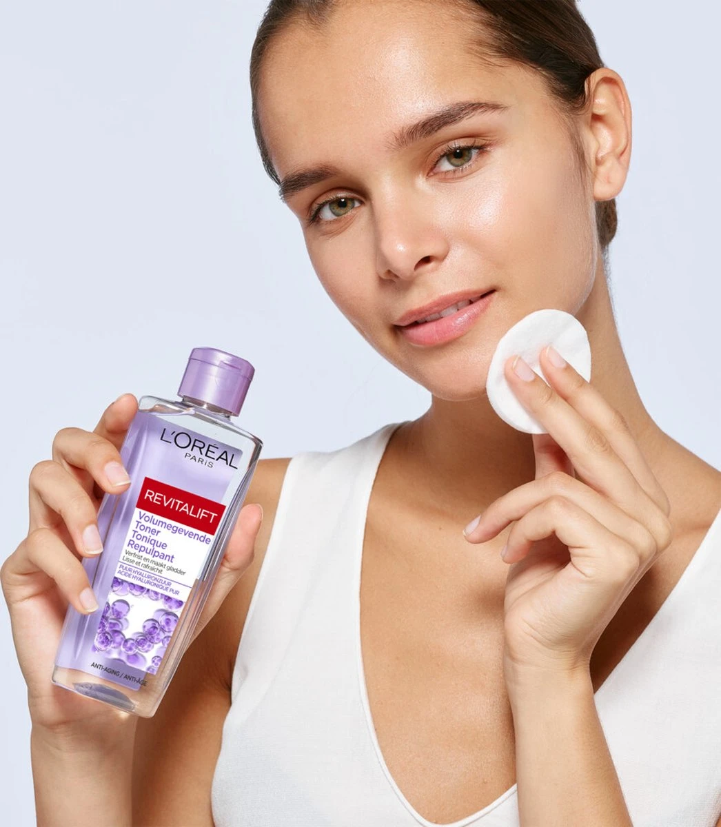 L'Oréal Paris Revitalift Volumegevende Toner - Gezichtsreiniger Met Hyaluronzuur - 200 Ml 2 L'Oréal Paris Revitalift Volumegevende Toner - Gezichtsreiniger Met Hyaluronzuur - 200 Ml - Afbeelding 2