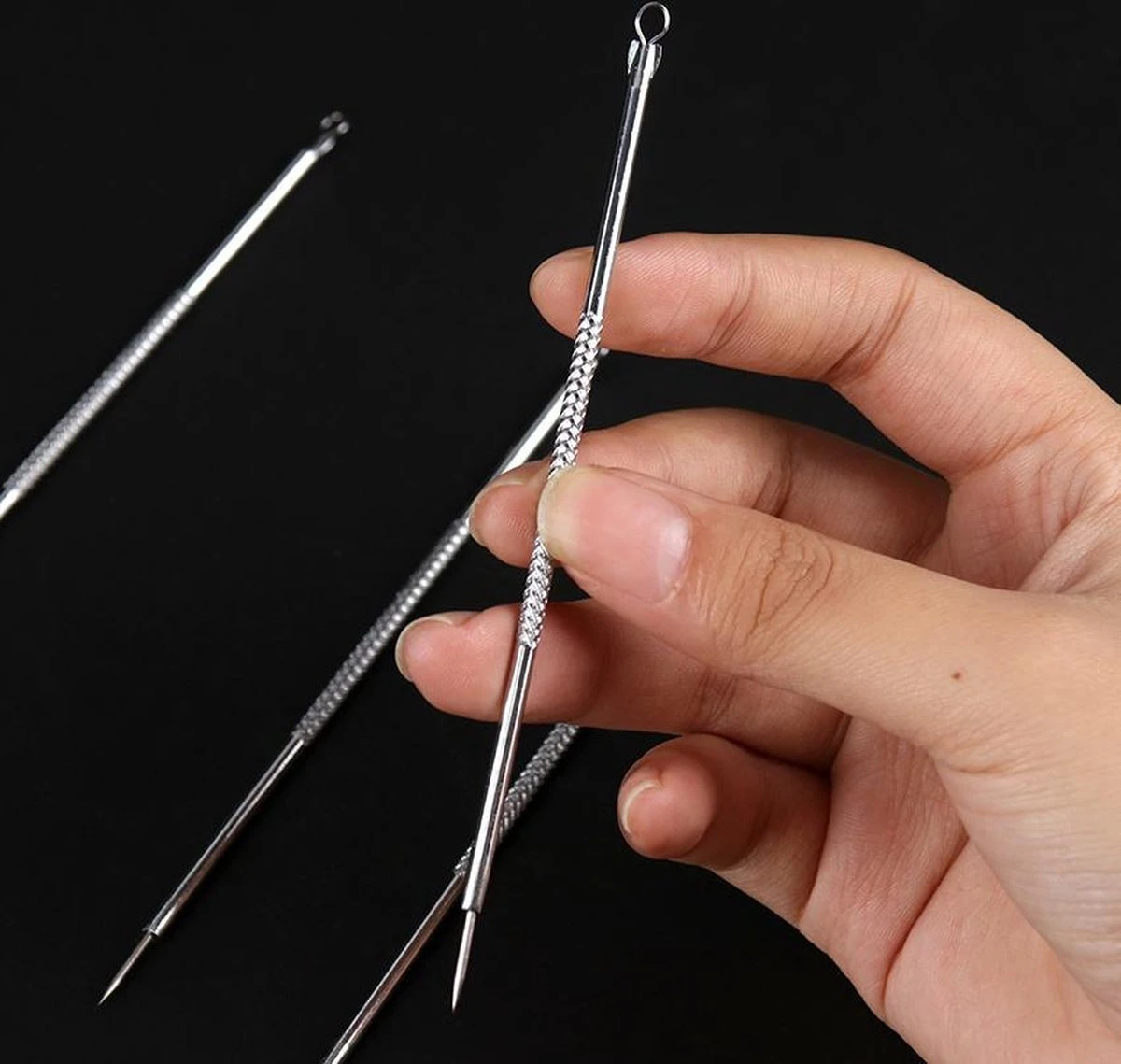 Merkloos Professionele Comedonen Drukker / Lepel RVS - Puistjes / Mee-eters / Acne Verwijderen - Puisten Verwijderaar - Set - Universeel 1 Merkloos Professionele Comedonen Drukker / Lepel RVS - Puistjes / Mee-eters / Acne Verwijderen - Puisten Verwijderaar - Set - Universeel