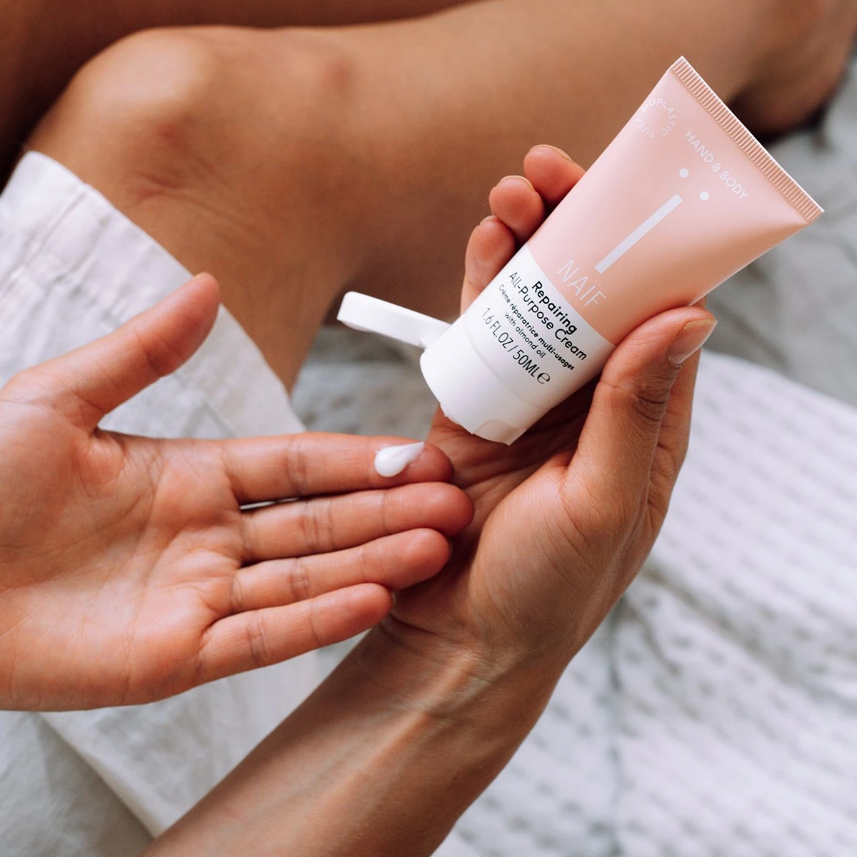 Naïf Herstellende Alles-in-één Crème - Huidverzorging - 2 X 50ml - Met Natuurlijke Ingrediënten 2 Naïf Herstellende Alles-in-één Crème - Huidverzorging - 2 X 50ml - Met Natuurlijke Ingrediënten - Afbeelding 2