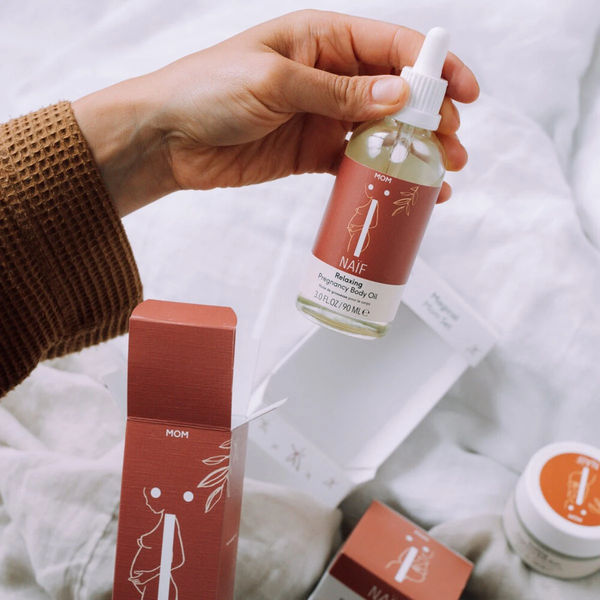 Naïf Magical Mom Geschenkset - Lichaamsolie & Bellybalm - Voordeelverpakking 90 + 100ml - Met Natuurlijke Ingrediënten 6 Naïf Magical Mom Geschenkset - Lichaamsolie & Bellybalm - Voordeelverpakking 90 + 100ml - Met Natuurlijke Ingrediënten - Afbeelding 6