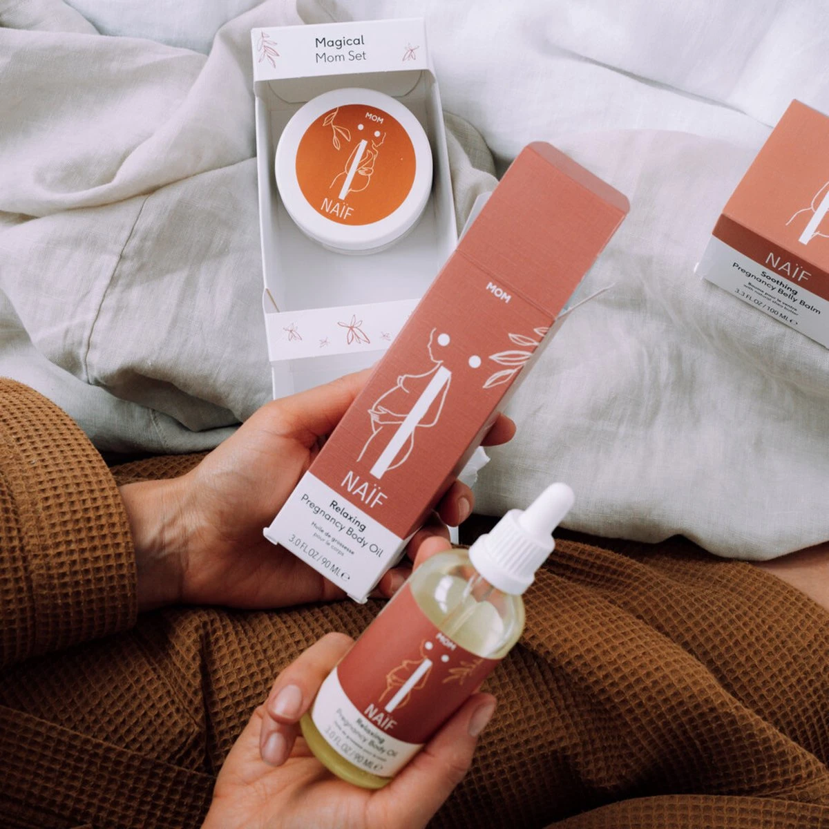 Naïf Magical Mom Geschenkset - Lichaamsolie & Bellybalm - Voordeelverpakking 90 + 100ml - Met Natuurlijke Ingrediënten 7 Naïf Magical Mom Geschenkset - Lichaamsolie & Bellybalm - Voordeelverpakking 90 + 100ml - Met Natuurlijke Ingrediënten - Afbeelding 7