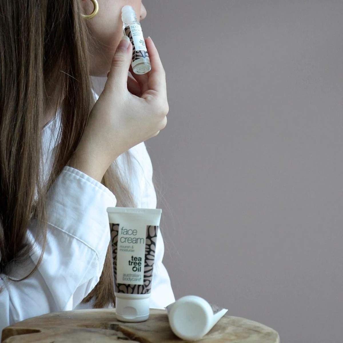 Australian Bodycare Spot Stick 9 Ml - Roll-on Stick Met Tea Tree Olie Tegen Mee-eters, Puistjes En Pukkels - Eerste Hulp Bij Opkomende Puistjes 7 Australian Bodycare Spot Stick 9 Ml - Roll-on Stick Met Tea Tree Olie Tegen Mee-eters, Puistjes En Pukkels - Eerste Hulp Bij Opkomende Puistjes - Afbeelding 7