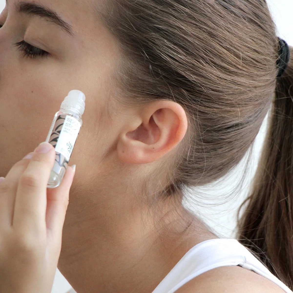 Australian Bodycare Tea Tree Olie Stick - Tea Tree Stick Tegen Onzuiverheden Voor Vlekjes, Puistjes En Een Vette, Acne-gevoelige Huid Met Australische Tea Tree Olie Van Hoge Kwaliteit (goedgekeurd Door Farmaceuten), 3 X 9 Ml. 2 Australian Bodycare Tea Tree Olie Stick - Tea Tree Stick Tegen Onzuiverheden Voor Vlekjes, Puistjes En Een Vette, Acne-gevoelige Huid Met Australische Tea Tree Olie Van Hoge Kwaliteit (goedgekeurd Door Farmaceuten), 3 X 9 Ml. - Afbeelding 2