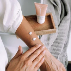 Naïf Herstellende Alles-In-Éen Crème - Helpt Tegen Droge Plekjes - Huidverzorging - 50ml - Met Natuurlijke Ingrediënten -Goedkope Gezicht Zoet Winkel 1200x1200 73