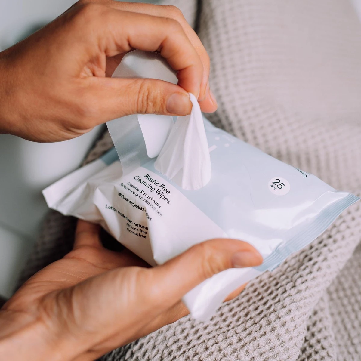 Naïf Plasticvrije Reinigende Gezichtsdoekjes - Parfumvrije Gezichtsreiniging - 25 Stuks X 3 - Met Natuurlijke Ingrediënten 3 Naïf Plasticvrije Reinigende Gezichtsdoekjes - Parfumvrije Gezichtsreiniging - 25 Stuks X 3 - Met Natuurlijke Ingrediënten - Afbeelding 3