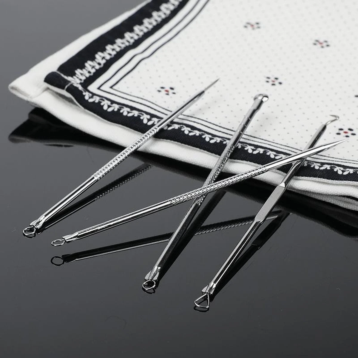 Merkloos Mee-eters Verwijderen - Blackhead Remover - Professionele Kit - 4 Luxe Lepels - Mee Eter Lepel - Comedonenlepel - Puistenset 2 Merkloos Mee-eters Verwijderen - Blackhead Remover - Professionele Kit - 4 Luxe Lepels - Mee Eter Lepel - Comedonenlepel - Puistenset - Afbeelding 2