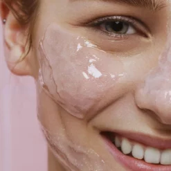 NIVEA Glow Bio Rijst Scrub - Bio Framboos Droge Gevoelige Huid - 75ml 9 NIVEA Glow Bio Rijst Scrub - Bio Framboos Droge Gevoelige Huid - 75ml -Goedkope Gezicht Zoet Winkel 799x1200 3