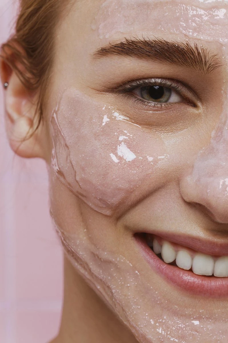 NIVEA Glow Bio Rijst Scrub - Bio Framboos Droge Gevoelige Huid - 75ml 4 NIVEA Glow Bio Rijst Scrub - Bio Framboos Droge Gevoelige Huid - 75ml - Afbeelding 4