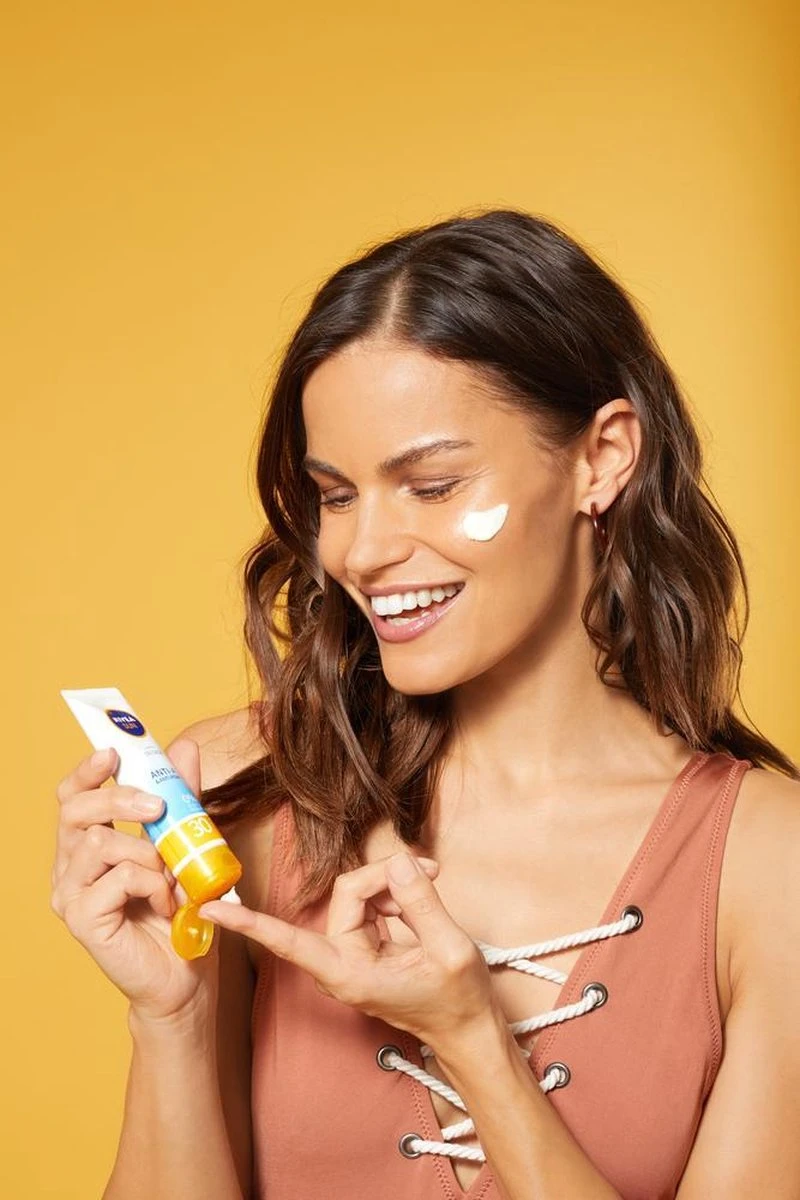 Nivea Sun UV Anti-Age En Anti-Pigment Zonnebrand Gezicht SPF 50 50 Ml 3 Nivea Sun UV Anti-Age En Anti-Pigment Zonnebrand Gezicht SPF 50 50 Ml - Afbeelding 3