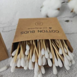 Katoenen Wattenstaafjes 100 Stuks / Anti Pluis / Hout / Bamboe / Eco Friendly / Duurzaam / Katoenen Verpakking