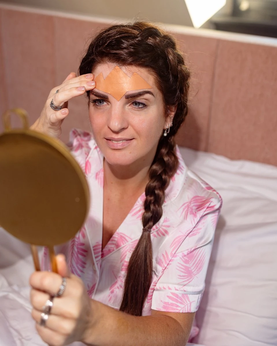 Frownies | Patches Voor Het Voorhoofd En Tussen De Ogen - 100% Natuurlijk (144 Stuks) 8 Frownies | Patches Voor Het Voorhoofd En Tussen De Ogen - 100% Natuurlijk (144 Stuks) - Afbeelding 8