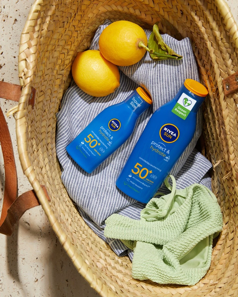 NIVEA SUN Protect & Hydrate Zonnemelk Travelsize SPF50+ - 100ML 4 NIVEA SUN Protect & Hydrate Zonnemelk Travelsize SPF50+ - 100ML - Afbeelding 4