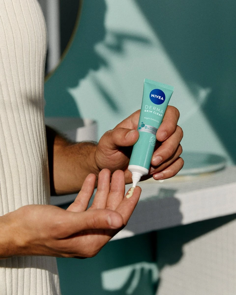 NIVEA Derma Active Skin Clear Night Exfoliator - 40ml 4 NIVEA Derma Active Skin Clear Night Exfoliator - 40ml - Afbeelding 4