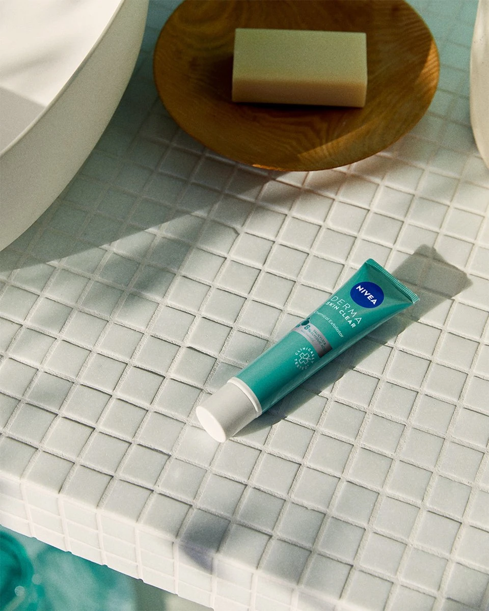 NIVEA Derma Active Skin Clear Night Exfoliator - 40ml 7 NIVEA Derma Active Skin Clear Night Exfoliator - 40ml - Afbeelding 7